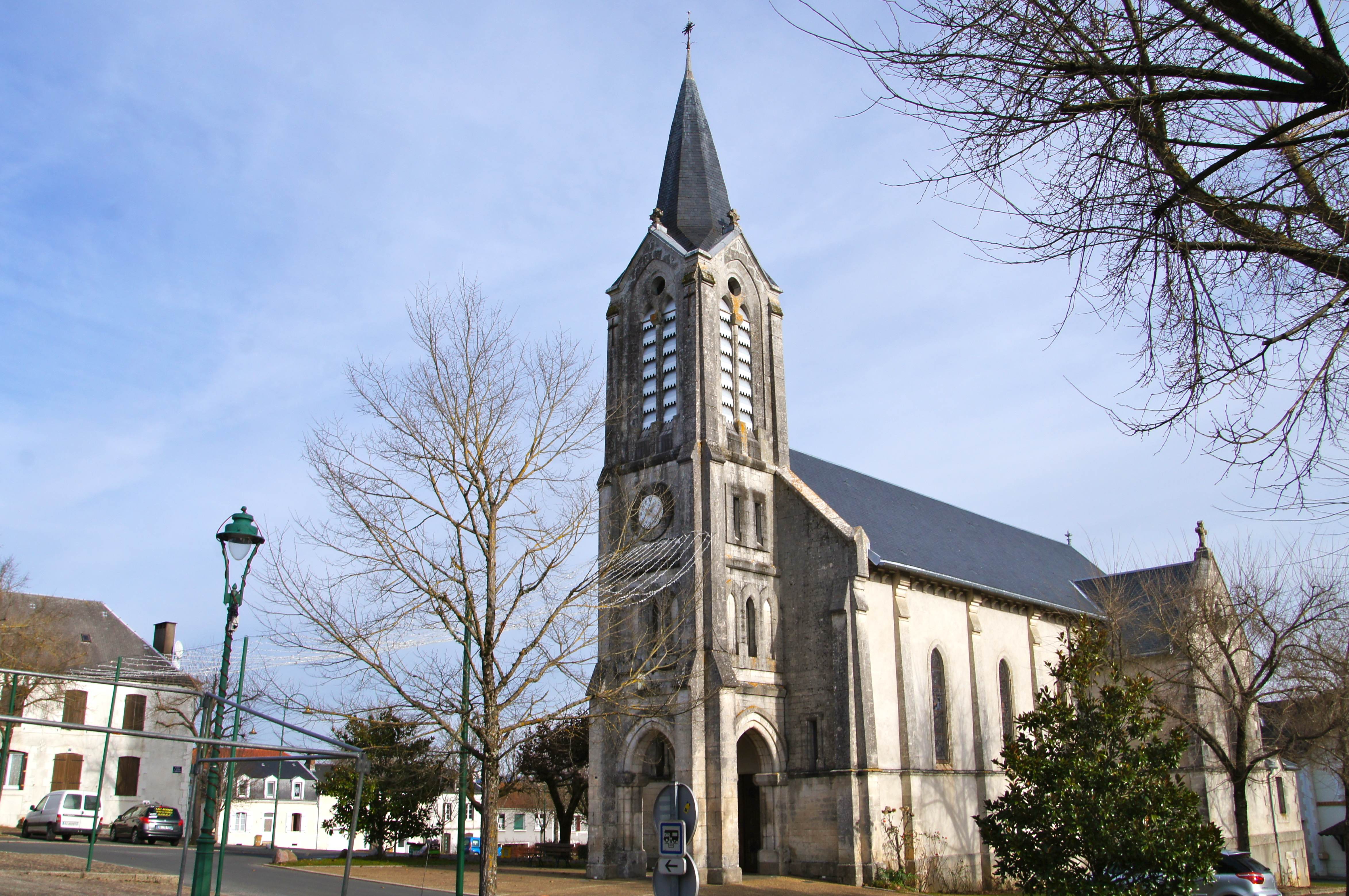 Photo à La Coquille (24450) : L'église actuelle Saint-Joseph date de