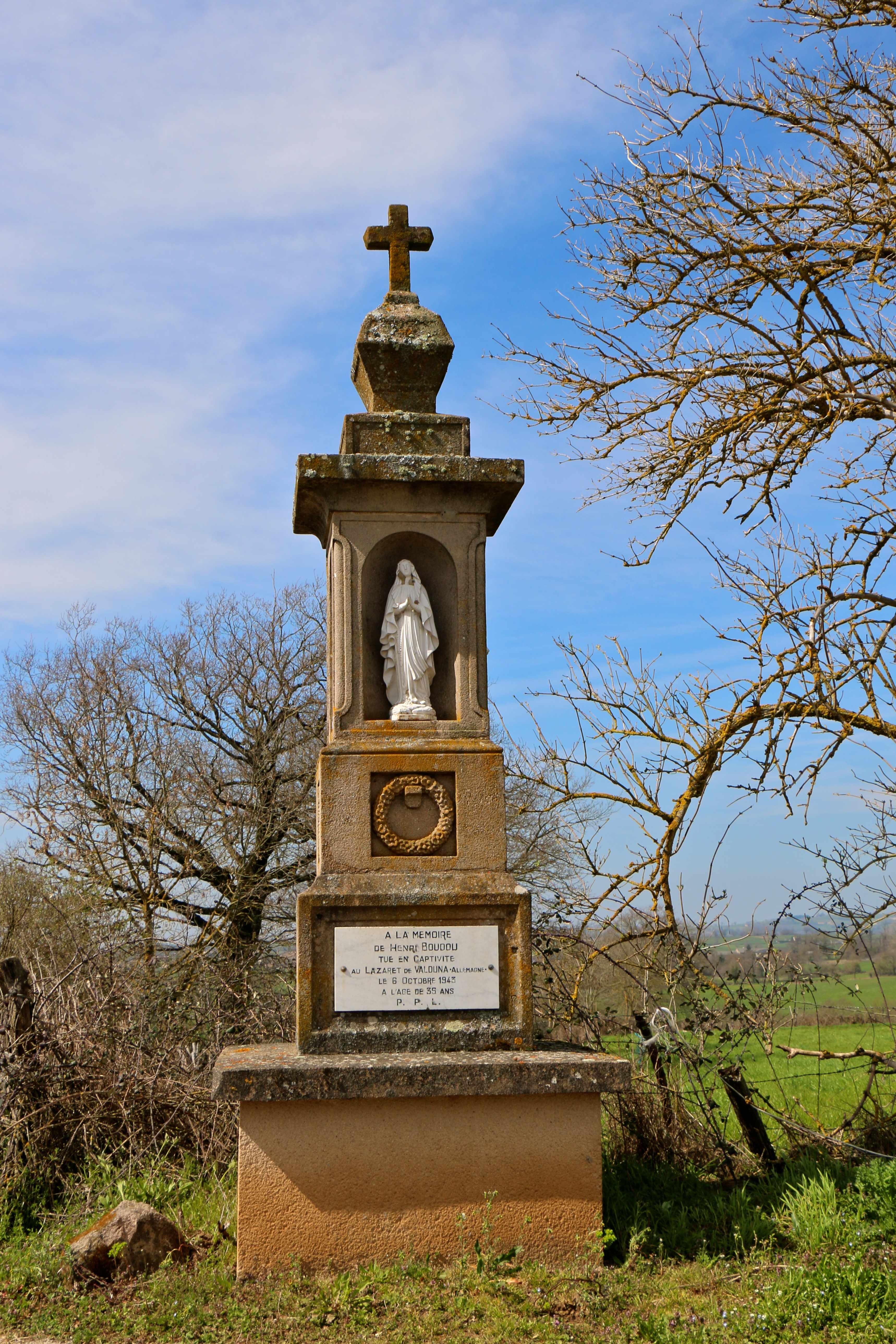 Photo à SainteJuliettesurViaur (12120) Croix de Mémoire. Sainte