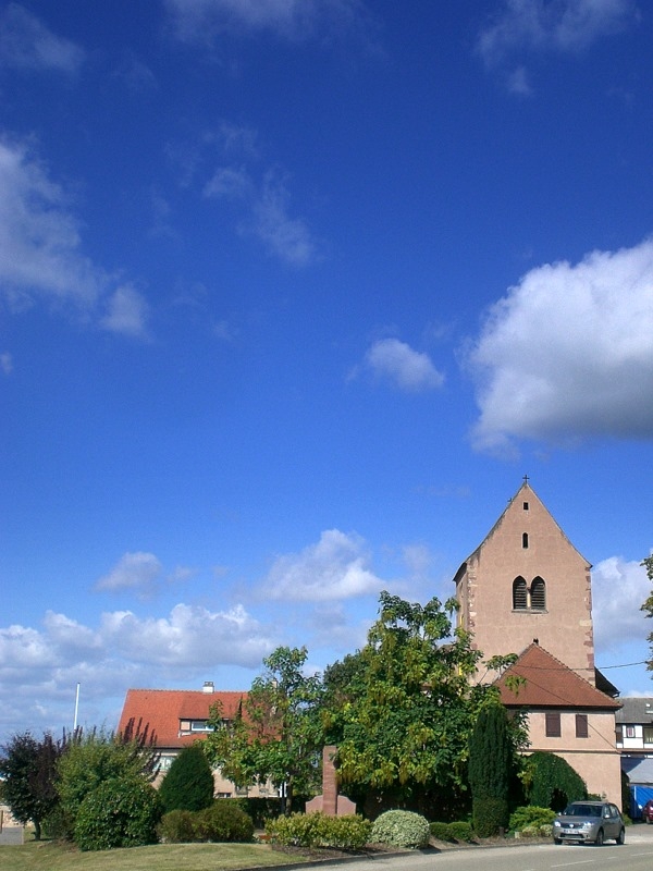 Chapelle St-Ludan avec sa tour  choeur du XIIIe. - Hipsheim