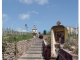 Escalier d'accès à la chapelle de la Vierge Douloureuse et son chemin de croix 