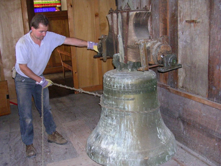 Descente de l'ancienne cloche St. Josephl - Mollau