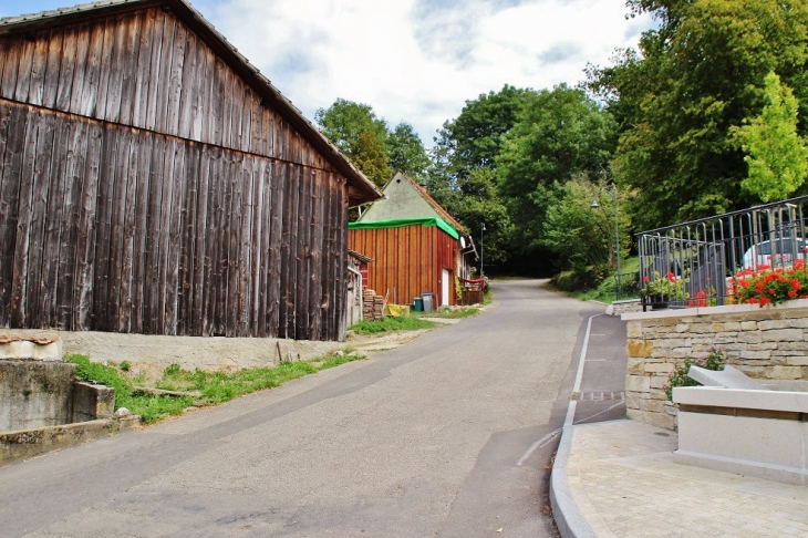 Le Village - Oberlarg