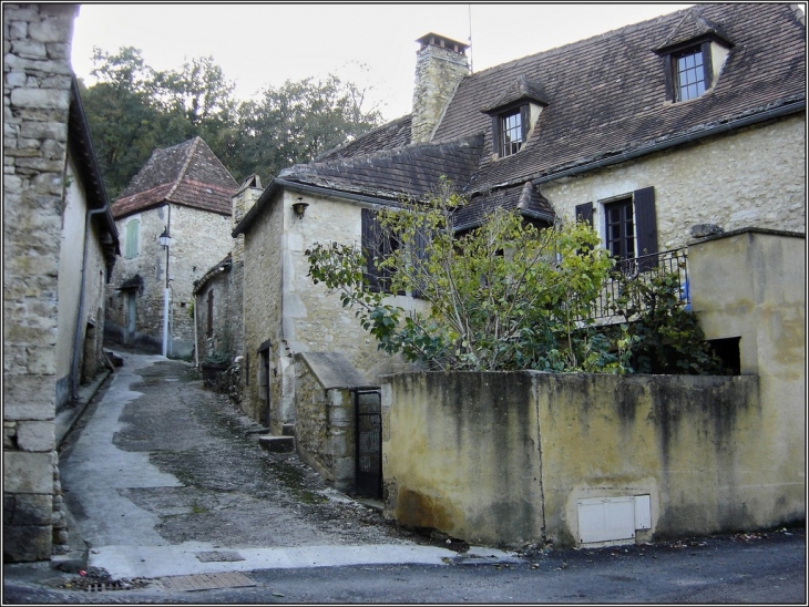 Petite rue - Allas-les-Mines