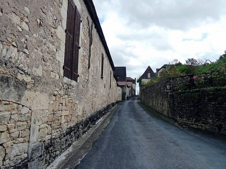 Rue du village - Allas-les-Mines
