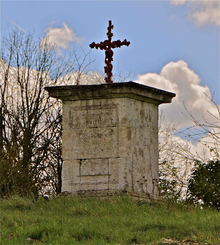 La croix de la Chapelle - Allemans