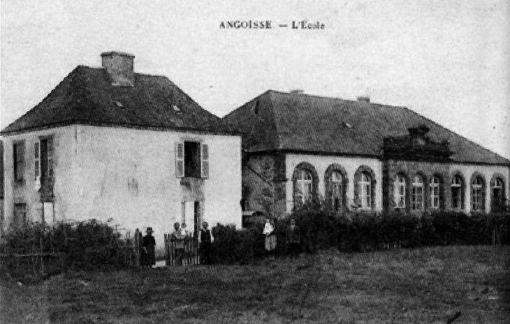 L'école vers 1905 (carte postale ancienne). - Angoisse