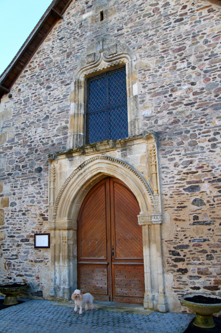 Portail de l'église Saint Martin. - Angoisse