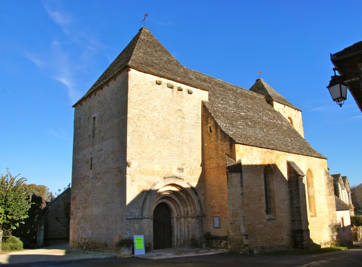 Eglise Saint-etienne, de style roman, des XIIe et XVIe siècles. - Archignac