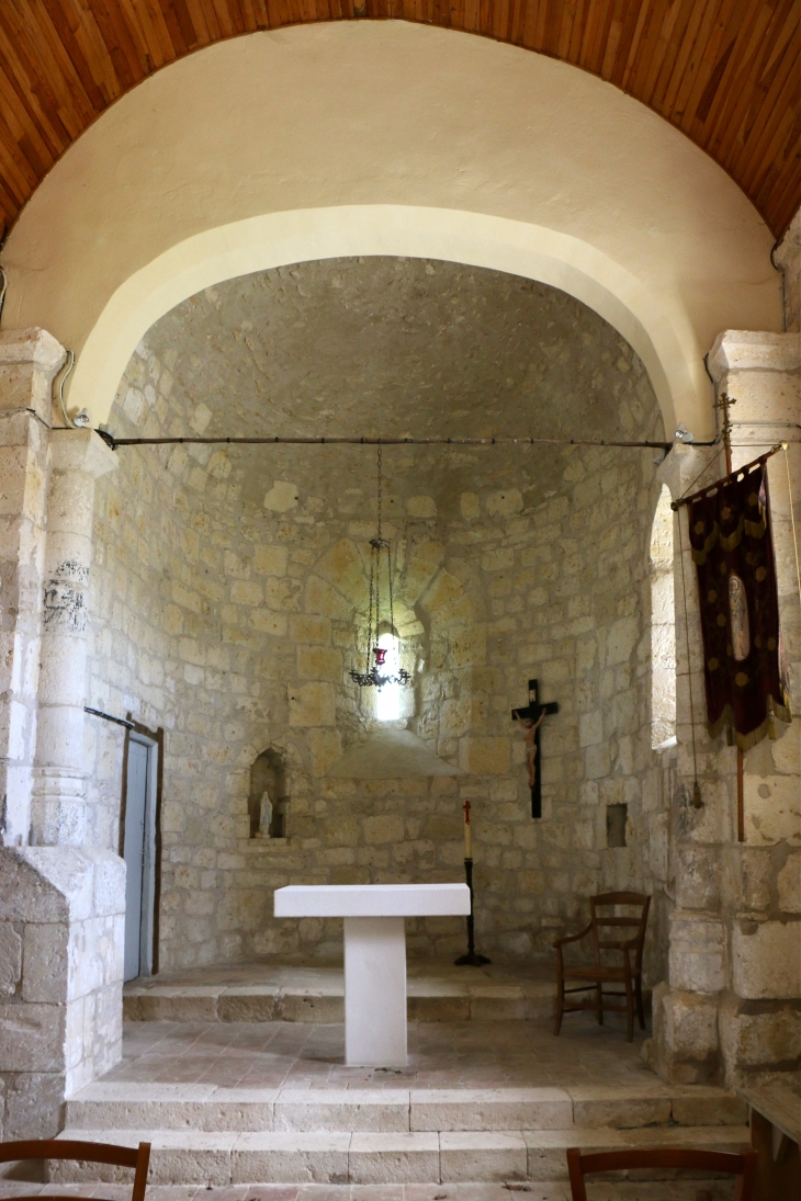 Choeur de l'église Saint Blaise : abside en cul de four. - Bardou