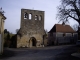 L'église romane et son clocher mur à 4 baies campanaires, cette église abrite le musée de l'harmonium.