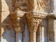 Détail : chapiteaux du portail de l'église.