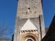 La façade occidentale et le portail de l'église Saint-Martin.