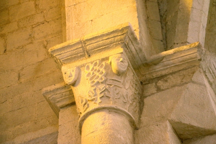 Chapiteau de l'église Notre Dame sous Biron.