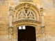 Photo suivante de Biron Le portail de la chapelle du château.