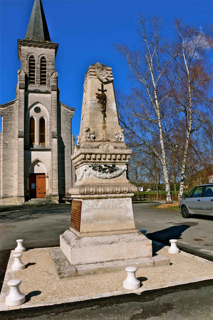 L'église et le monument aux Morts - Boulazac