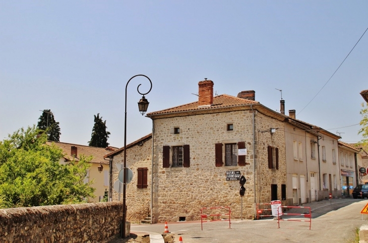 Le Village - Champniers-et-Reilhac