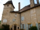 L'Hostellerie. Majestueuse demeure du XIIIe siècle harmonieusement rénovée, ancien poste de garde des Hospitaliers de Saint Jean de Jérusalem sur la route de Saint Jacques de Compostelle.