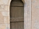 Petite porte de l'église sur sa façade latérale.