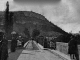 Photo suivante de Condat-sur-Vézère pont-a-tablier-metallique-et-pile-centrale-a-ete-edifie-et-a-dure-un-siecle-permet-d-aller-au-lardin, vers 1910 (carte postale ancienne).