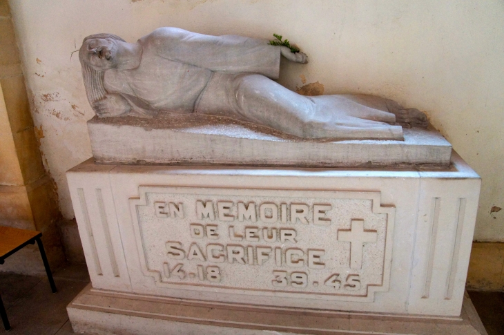 Le Monument aux Morts - Couze-et-Saint-Front