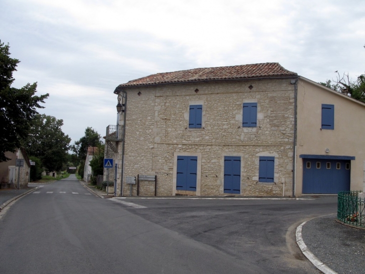 Centre du village-L'ancien presbytère - Flaugeac