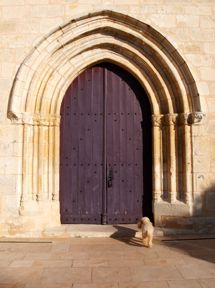 Le portail de l'église Saint Astier. - Fossemagne