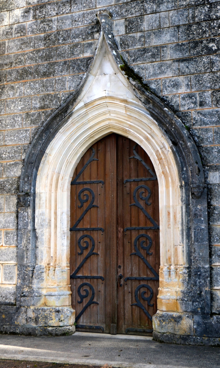 Eglise Saint Etienne : le portail de gauche. - Javerlhac-et-la-Chapelle-Saint-Robert