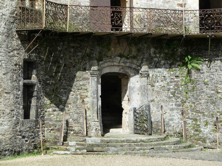 L'entrée du château - Jumilhac-le-Grand