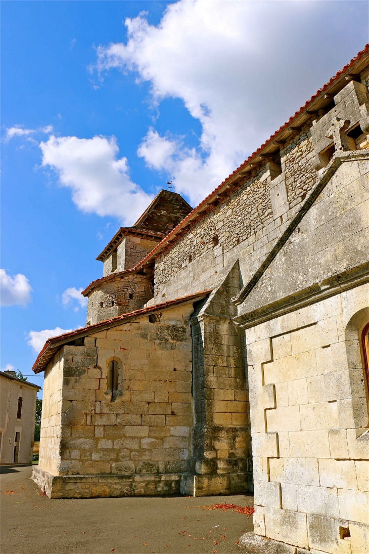 Façade sud de l'église saint barthélémy - La Chapelle-Montabourlet
