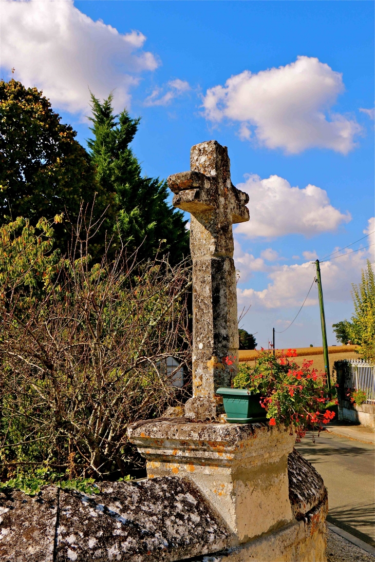 Croix de chemin - La Chapelle-Montabourlet