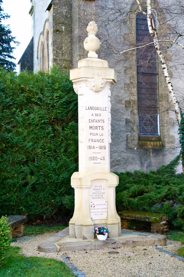 Le Monument aux Morts - Lanouaille