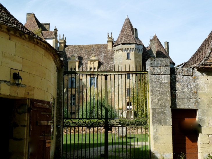 Château de Lanquais du XV°