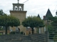 Photo précédente de Le Lardin-Saint-Lazare L'église et le château de Saint Lazare, en 2013.