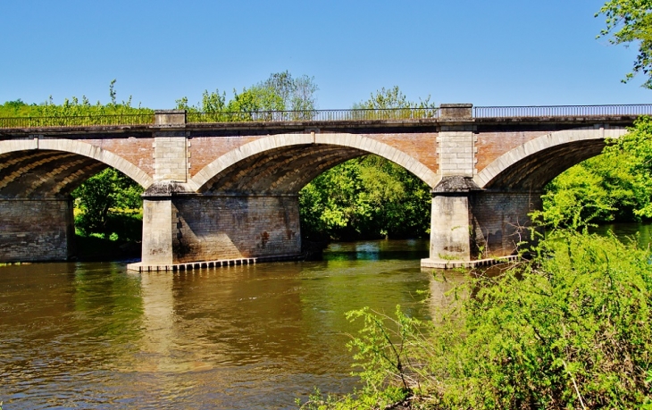 Pont sur la Vézére - Les Eyzies-de-Tayac-Sireuil