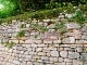 Mur ancien de pierres .