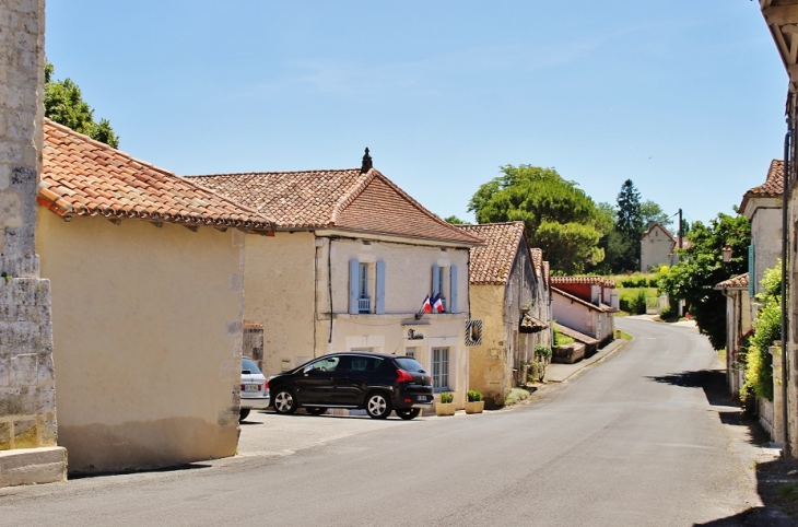 Le Village - Lusignac