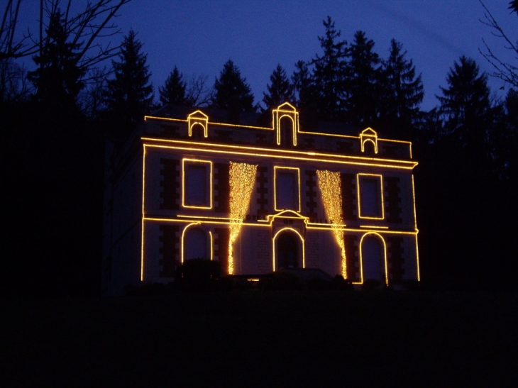 Illuminations de Noël de la mairie. - Marsac-sur-l'Isle