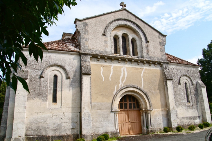 Eglise-saint-pierre-ès-liens-romane-en-partie-du-xiie-siecle - Montrem