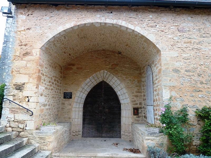 L'entrée de l'église - Nadaillac