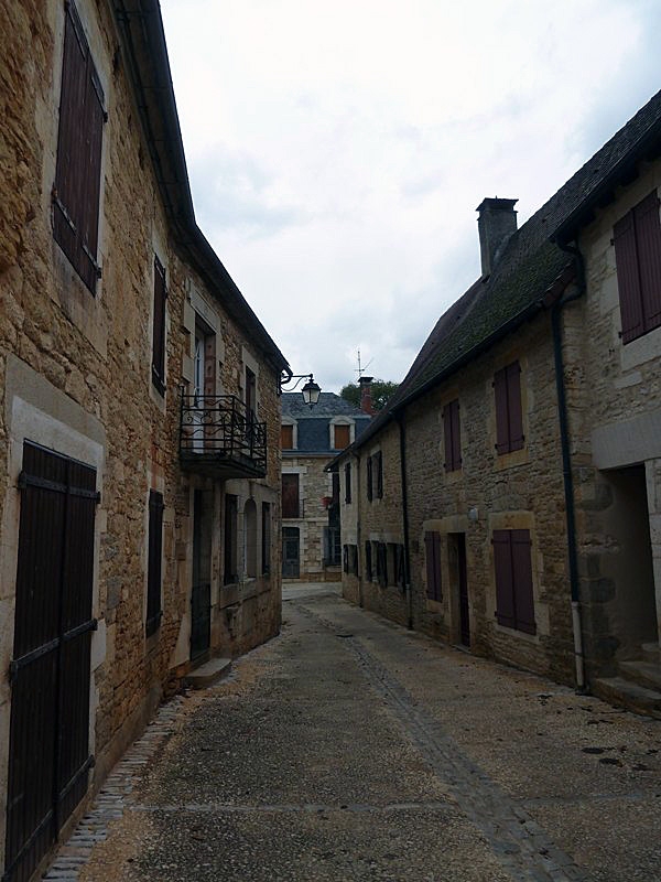 Une rue du village - Nadaillac