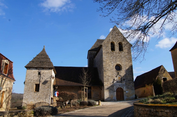 Le village et son église romane Saint-Matthieu des XIIe et XIIIe siècle. - Orliac