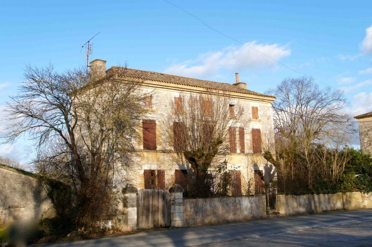 Maison de village. - Saint-Aubin-de-Lanquais