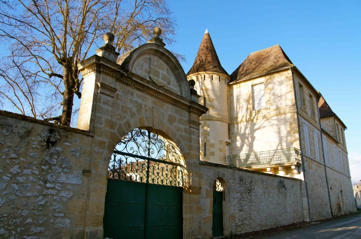 Le Château. - Saint-Aubin-de-Lanquais