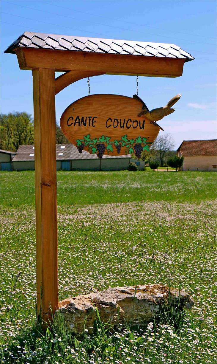A l'entrée du village - Saint-Cernin-de-Labarde