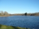Le Ruisseau La Doue dont la retenue forme un plan d'eau de 17 hectares, le Grand Etang de Saint-estephe.