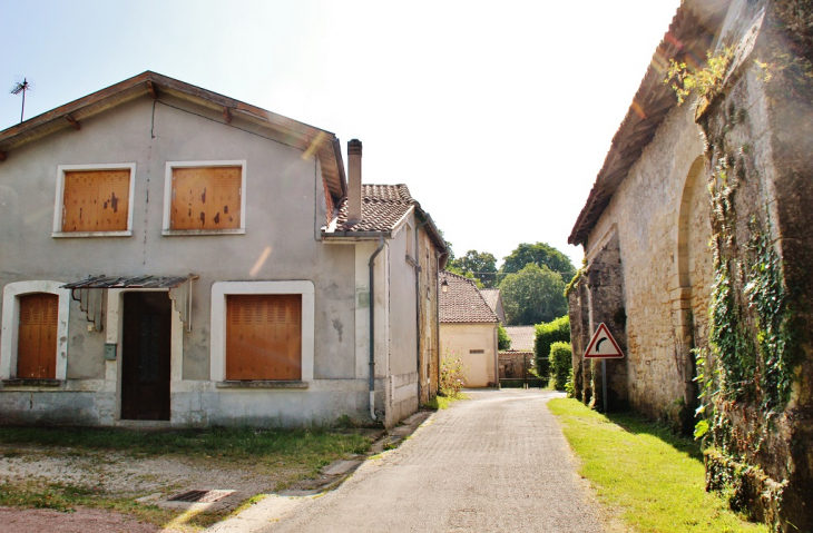 La Commune - Saint-Julien-de-Bourdeilles