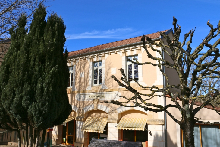 L'école Maternelle. - Saint-Laurent-des-Bâtons