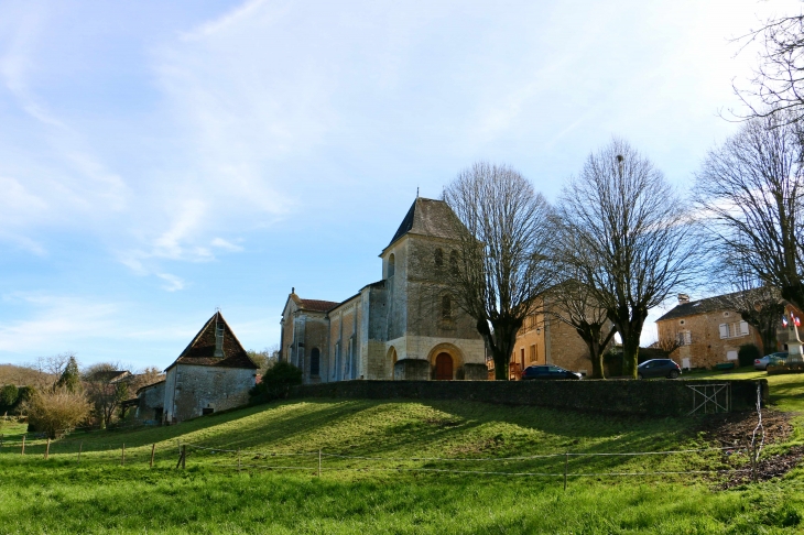 Eglise Saint Laurent du XIIIe siècle, restaurée au XIXe siècle. - Saint-Laurent-des-Bâtons
