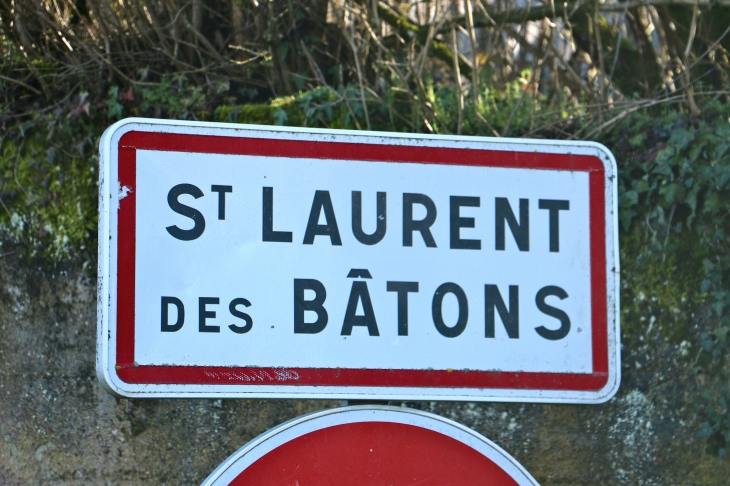 Autrefois : Sanctus Laurentius au XIIIe siècle. - Saint-Laurent-des-Bâtons