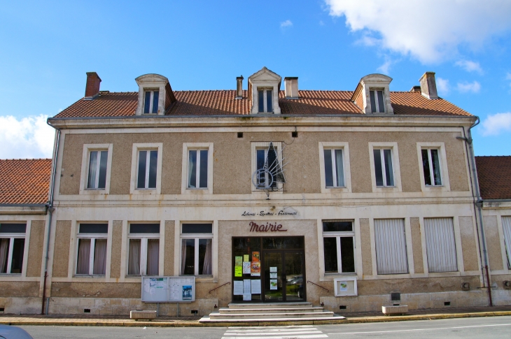 La Mairie. - Saint-Léon-sur-l'Isle